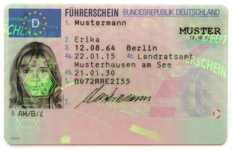Muster des deutschen EU-Kartenführerscheins mit Beispieldaten Erika Mustermann