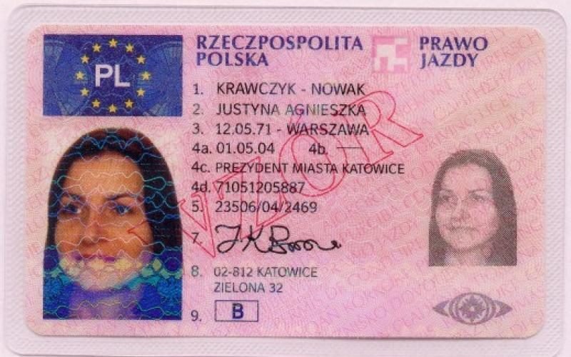 Wzór polskiego prawa jazdy z napisem WZÓR i danymi przykładowymi